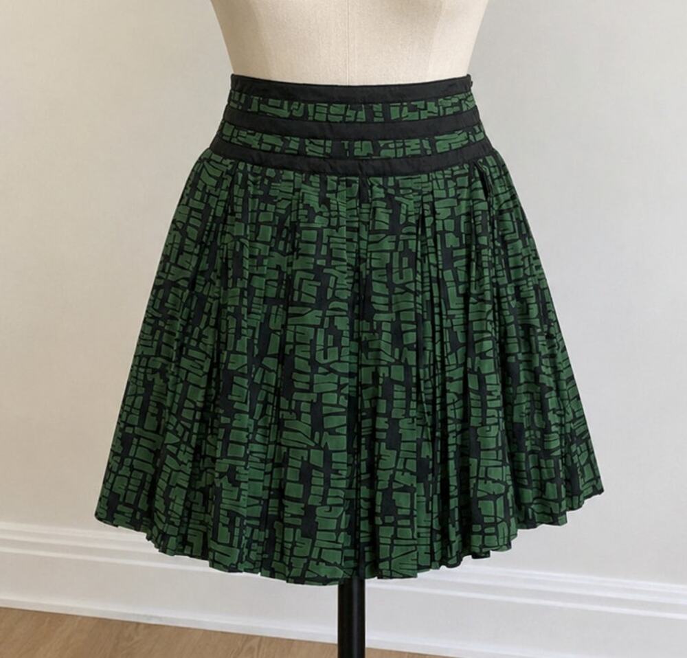 French Connection Silk Cotton Pleated Skirt Size 2 Green Black Graphic Print